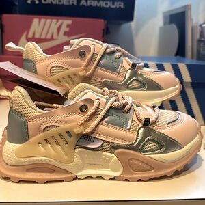 Brand new girl comfortable sneaker size 1.5